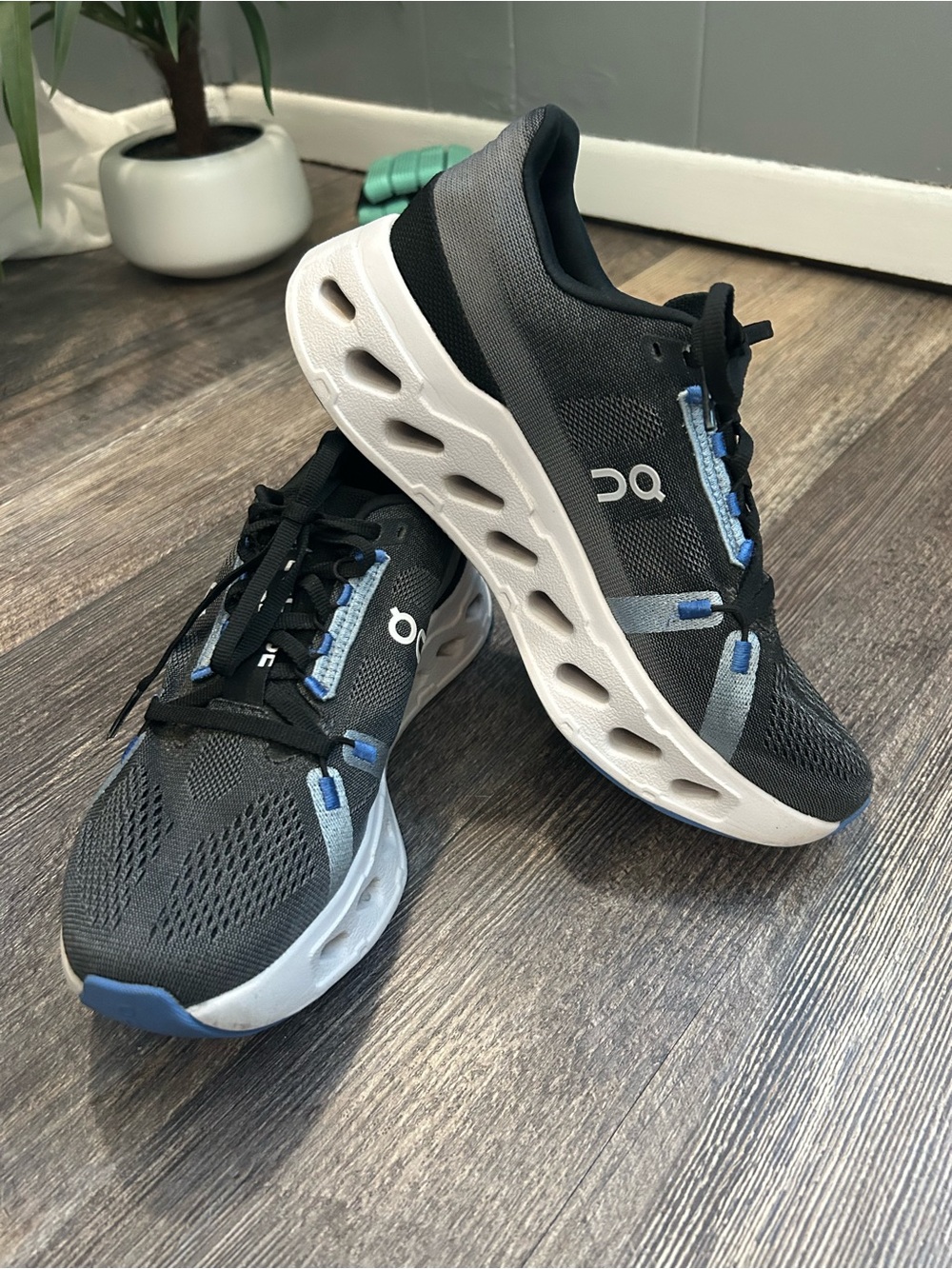 EUC Women’s On Cloud Eclipse Running Shoes